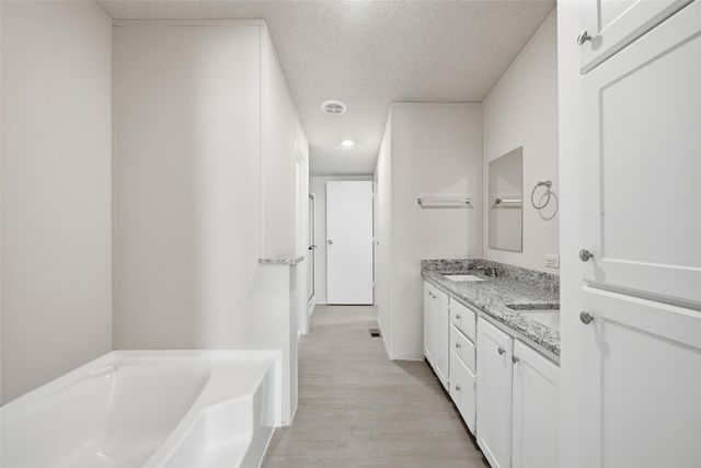 296 Oakley Circle, Weatherford, TX 76085