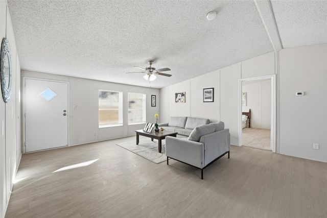 296 Oakley Circle, Weatherford, TX 76085