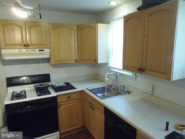 16 CHURCHILL RD, Cherry Hill, NJ 08034