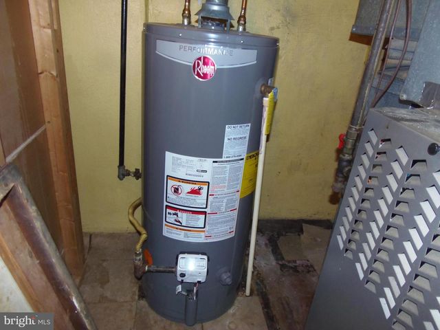 16 CHURCHILL RD, Cherry Hill, NJ 08034