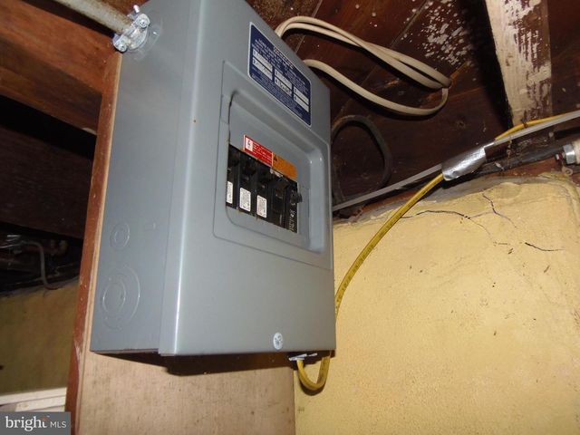 16 CHURCHILL RD, Cherry Hill, NJ 08034