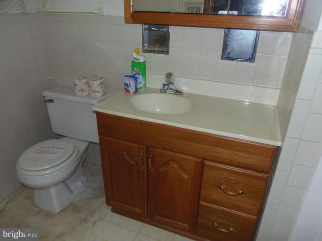 16 CHURCHILL RD, Cherry Hill, NJ 08034