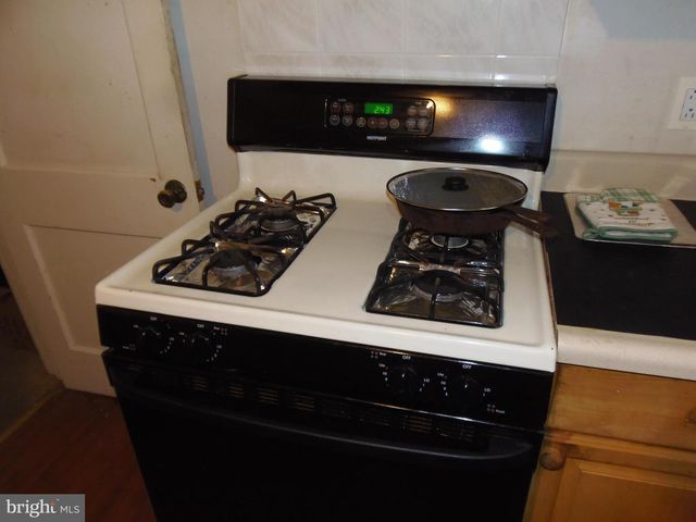 16 CHURCHILL RD, Cherry Hill, NJ 08034