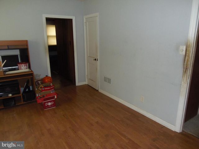 16 CHURCHILL RD, Cherry Hill, NJ 08034