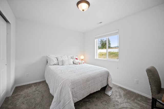 18224 E Selkirk Estates Rd, Greenacres, WA 99016