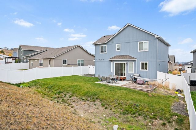 18224 E Selkirk Estates Rd, Greenacres, WA 99016