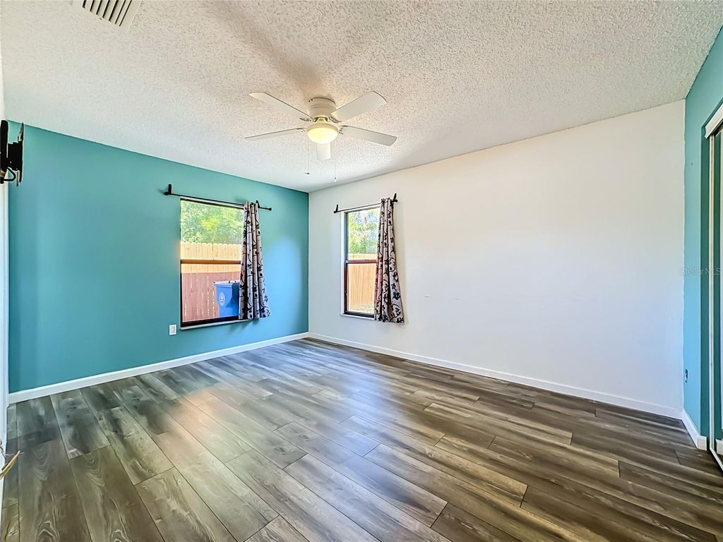 Image 15 of property listing at 2006 7TH AVENUE W B, Bradenton, FL 34205
