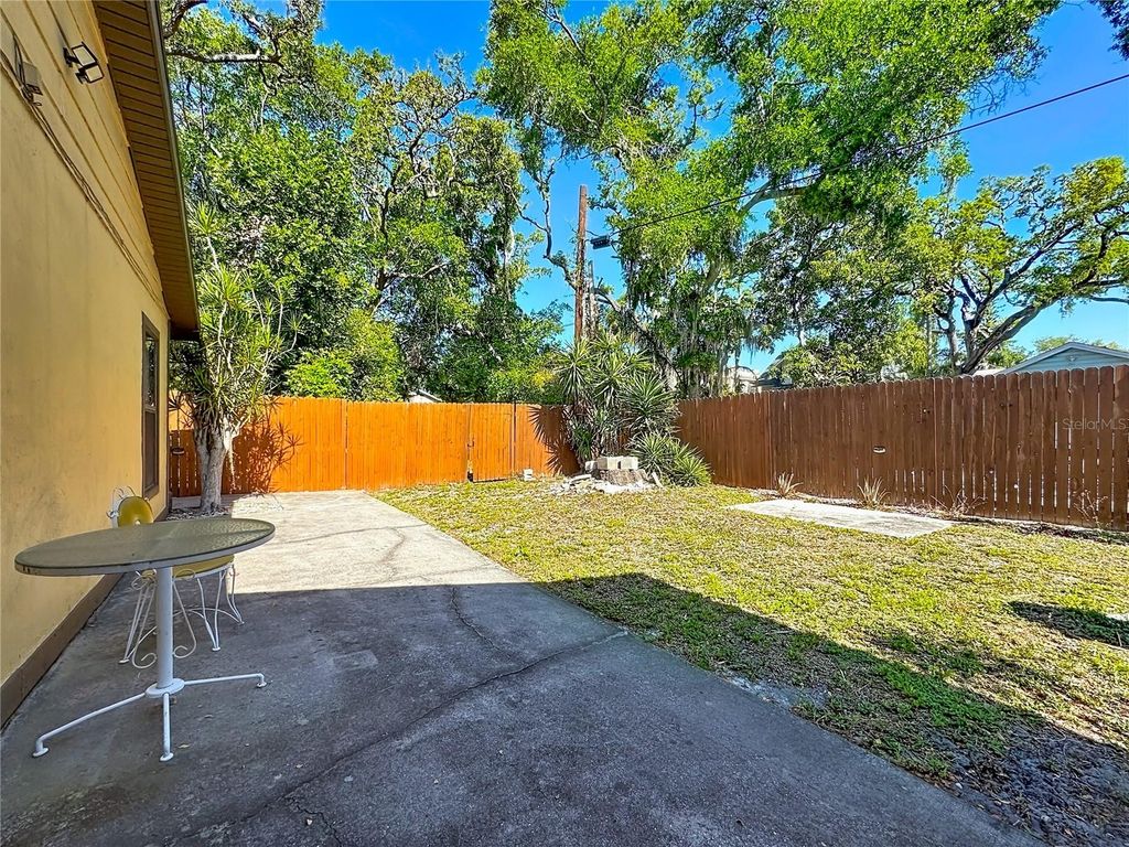 Image 19 of property listing at 2006 7TH AVENUE W B, Bradenton, FL 34205