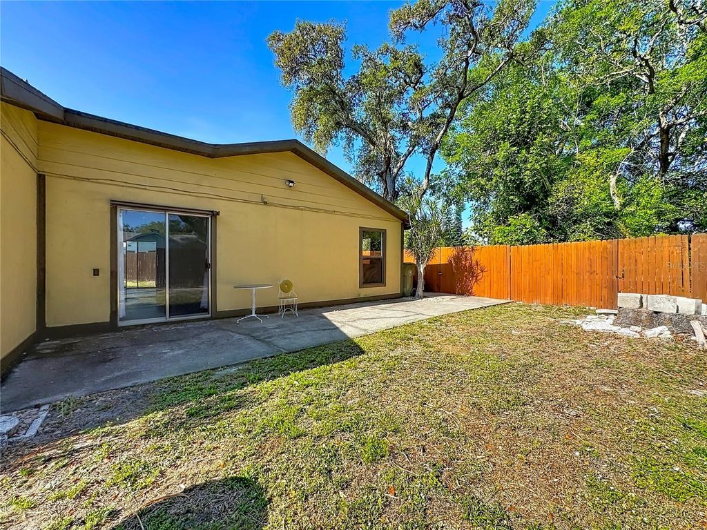 Image 20 of property listing at 2006 7TH AVENUE W B, Bradenton, FL 34205