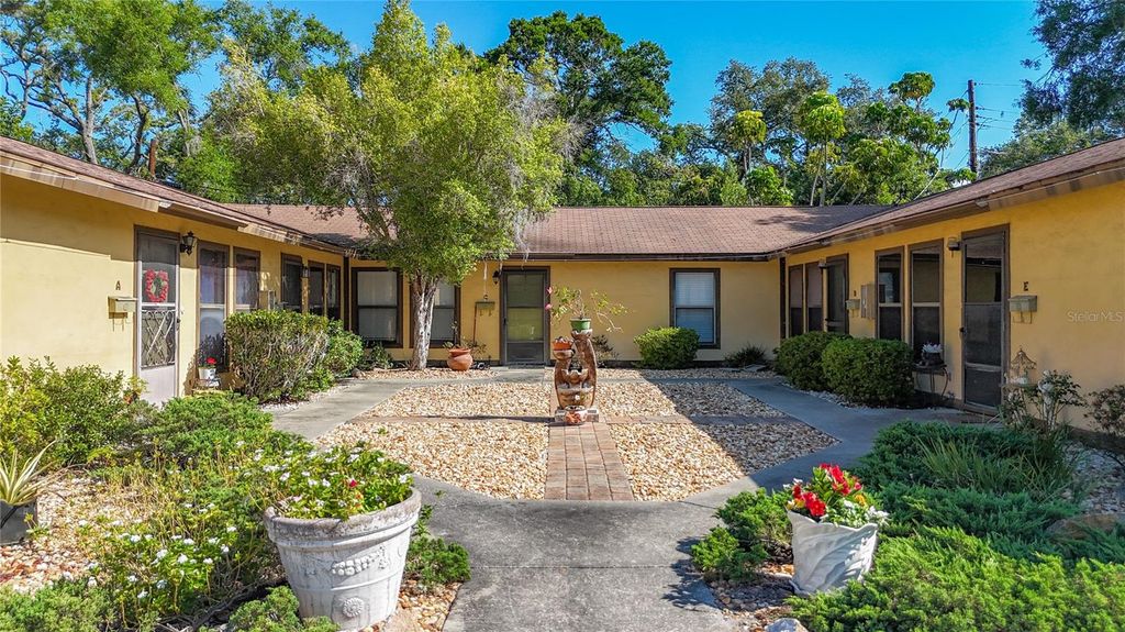 Image 3 of property listing at 2006 7TH AVENUE W B, Bradenton, FL 34205