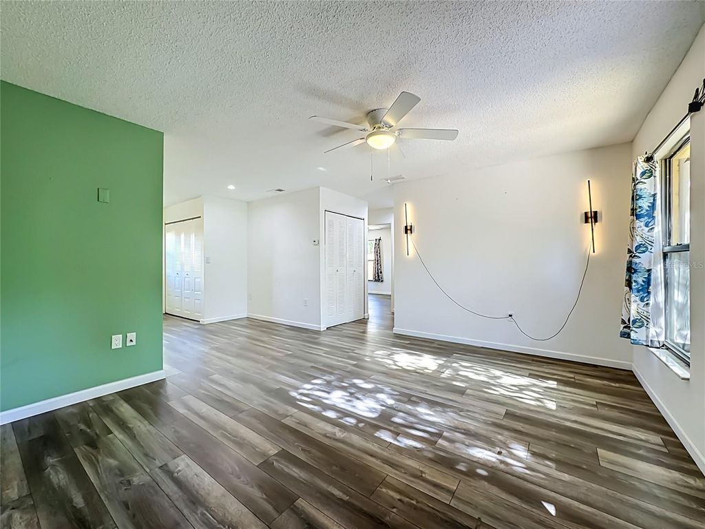 Image 5 of property listing at 2006 7TH AVENUE W B, Bradenton, FL 34205