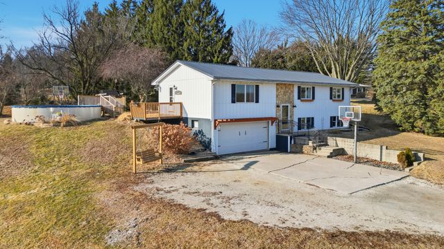 13831 Prairie Center Road, Morrison, IL 61270