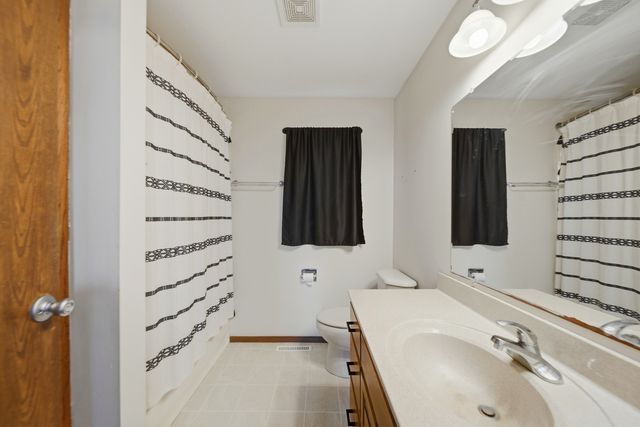 13831 Prairie Center Road, Morrison, IL 61270