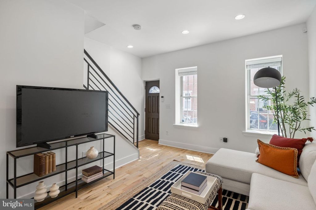 1929 PEMBERTON ST, PHILADELPHIA, PA 19146 — photo 2