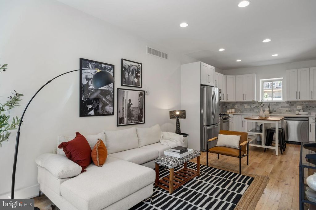 1929 PEMBERTON ST, PHILADELPHIA, PA 19146 — photo 3