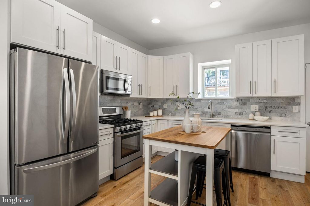 1929 PEMBERTON ST, PHILADELPHIA, PA 19146 — photo 5