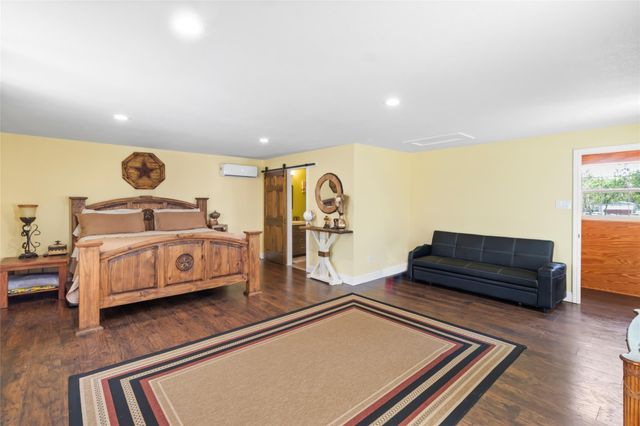 9203 Avenue G, Liverpool, TX 77577