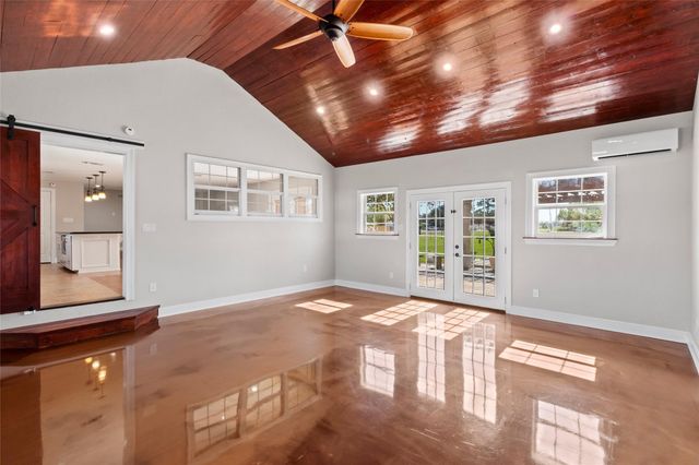 9203 Avenue G, Liverpool, TX 77577