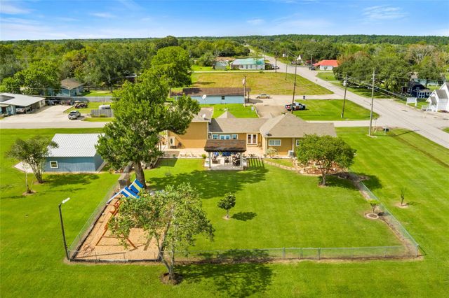 9203 Avenue G, Liverpool, TX 77577