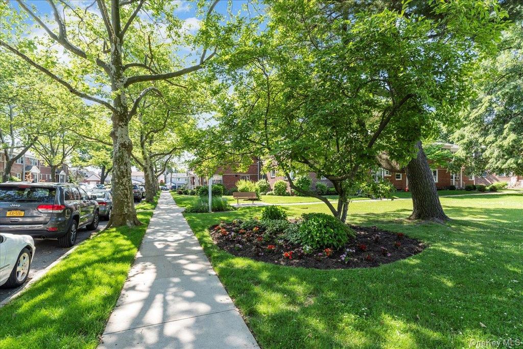 197-09 Dunton Avenue 1A, Holliswood, NY 11423 — photo 2