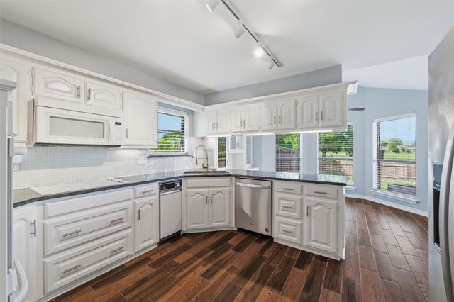 3121 Ridge Oak Drive, Garland, TX 75044