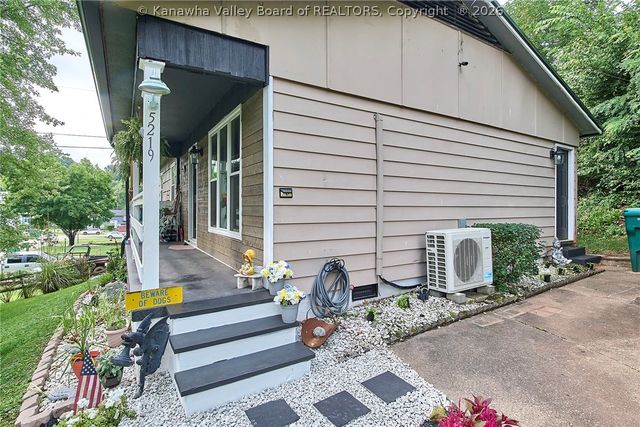 5219 Kel Dawn Circle, Cross Lanes, WV 25313