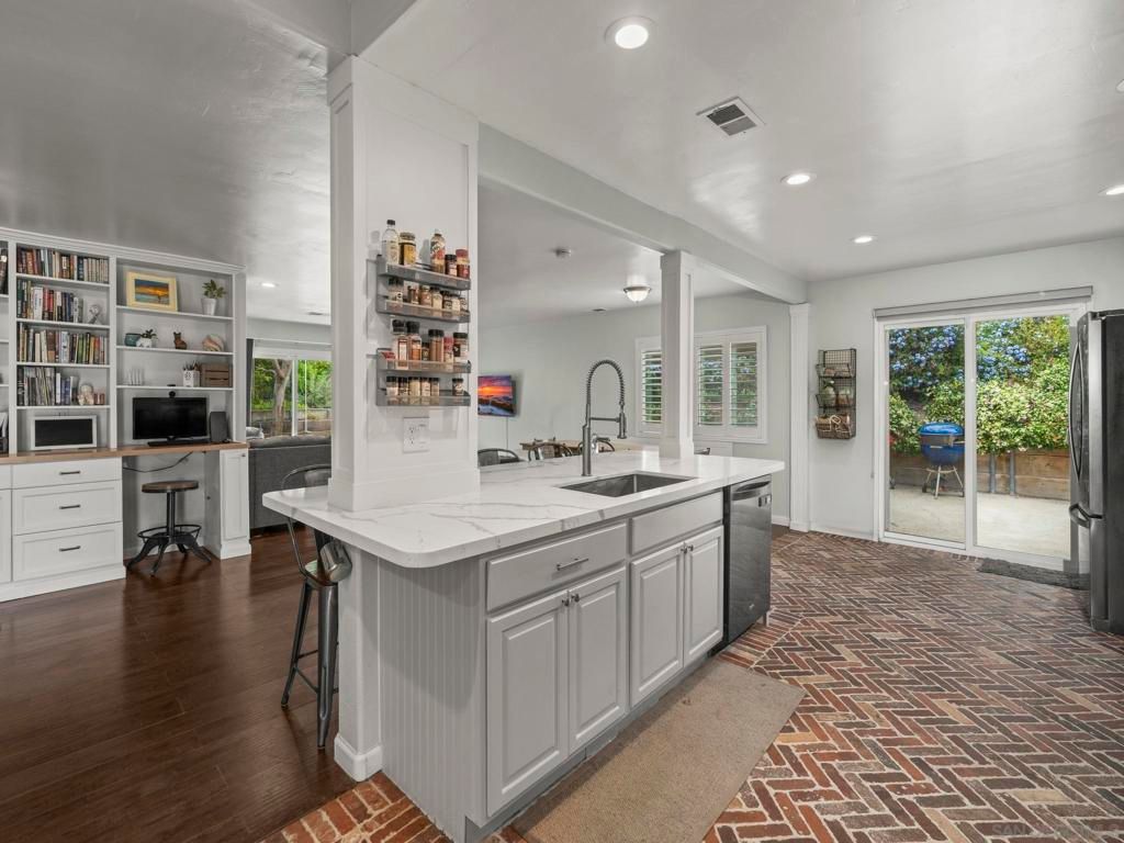 Image 13 of property listing at 9644 Cecilwood, Santee, CA 92071