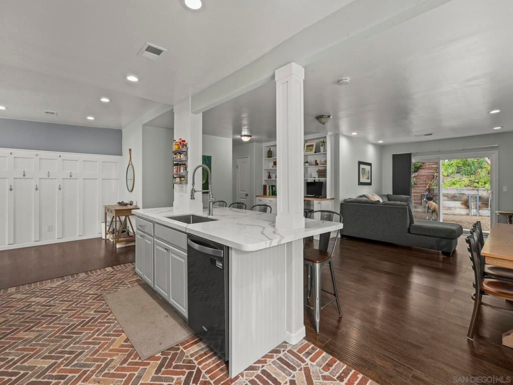 Image 15 of property listing at 9644 Cecilwood, Santee, CA 92071