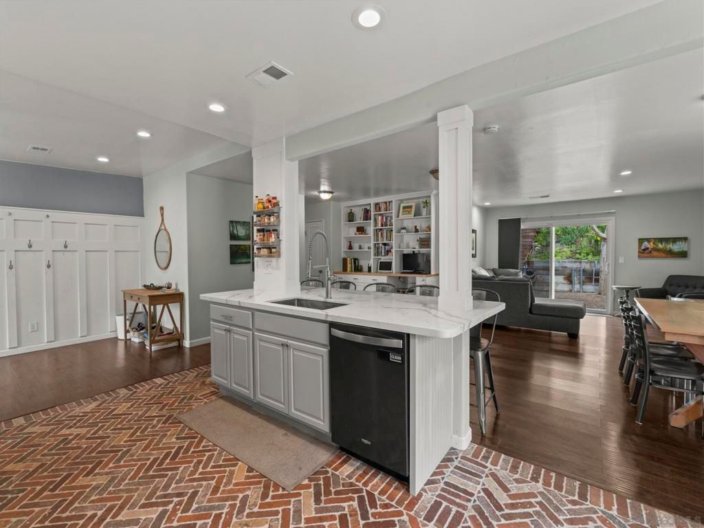 Image 16 of property listing at 9644 Cecilwood, Santee, CA 92071
