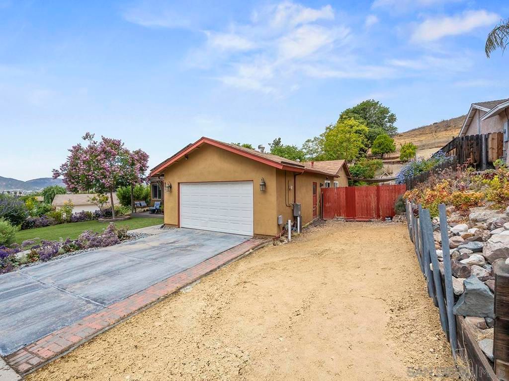 Image 7 of property listing at 9644 Cecilwood, Santee, CA 92071