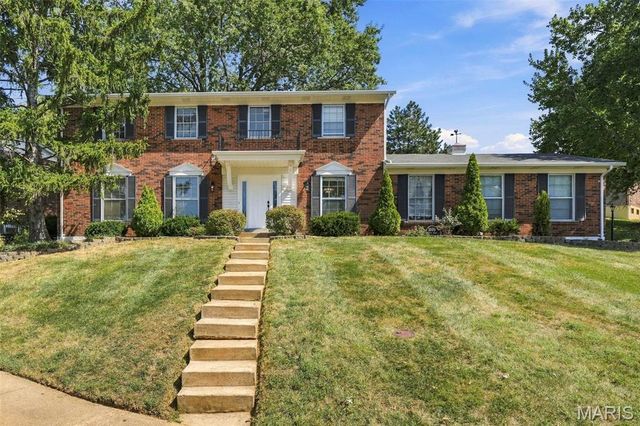 1009 Spinoza Place, Ballwin, MO 63011