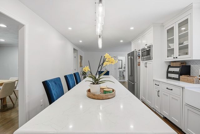 1239 Edgell Rd, Framingham, MA 01701