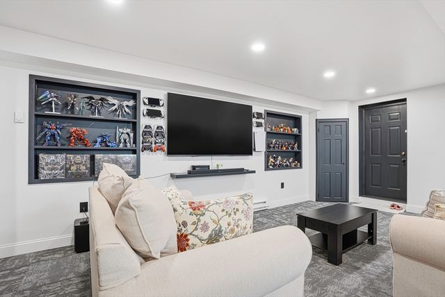 1239 Edgell Rd, Framingham, MA 01701