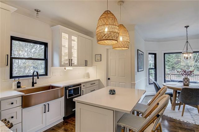 445 Ashbry Run Drive, Winston-salem, NC 27106