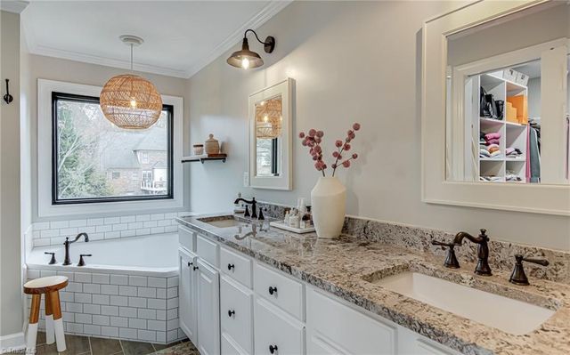 445 Ashbry Run Drive, Winston-salem, NC 27106