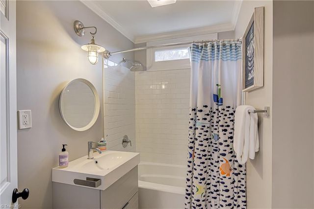 445 Ashbry Run Drive, Winston-salem, NC 27106