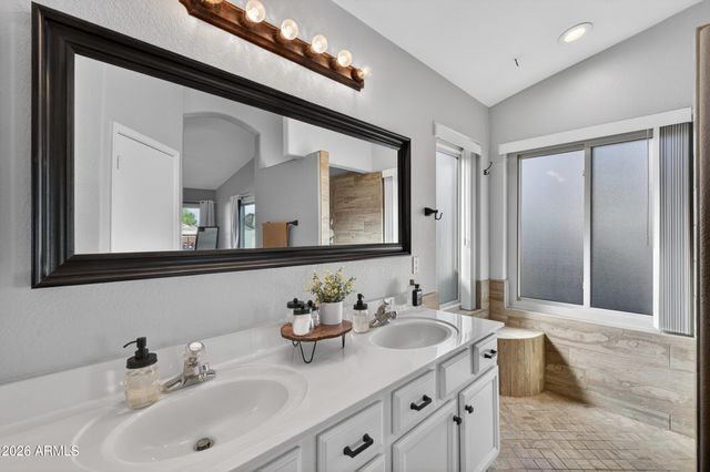 1792 E APPALOOSA Road, Gilbert, AZ 85296