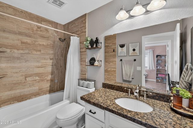 1792 E APPALOOSA Road, Gilbert, AZ 85296