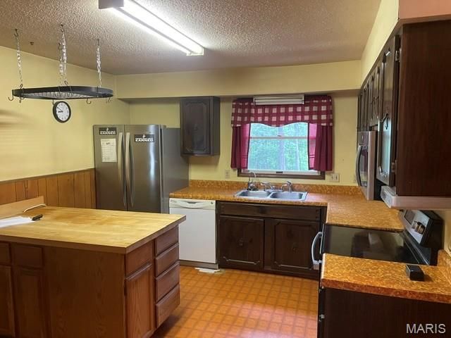 89 Zips Road, Hawk Point, MO 63349