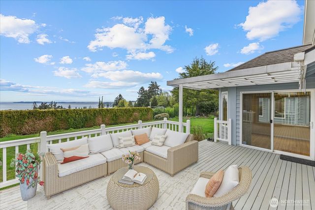 30 Chatham Place, Camano Island, WA 98282