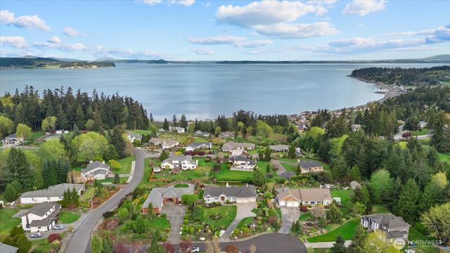 30 Chatham Place, Camano Island, WA 98282
