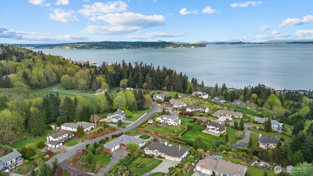 30 Chatham Place, Camano Island, WA 98282