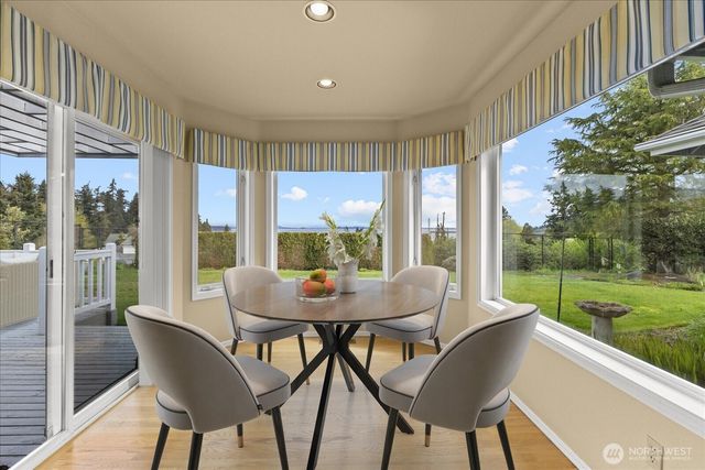 30 Chatham Place, Camano Island, WA 98282