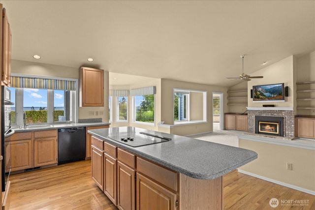 30 Chatham Place, Camano Island, WA 98282