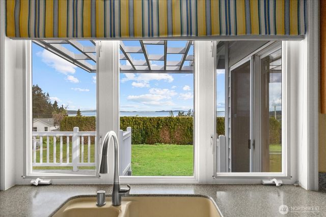 30 Chatham Place, Camano Island, WA 98282