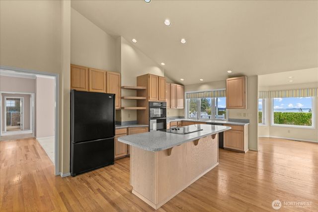 30 Chatham Place, Camano Island, WA 98282