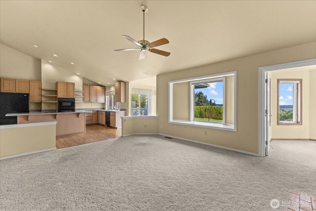 30 Chatham Place, Camano Island, WA 98282