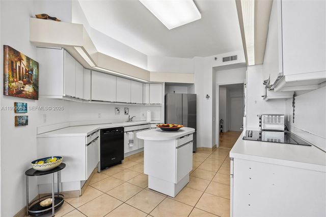 3802 NE 207th St 2704, Aventura, FL 33180