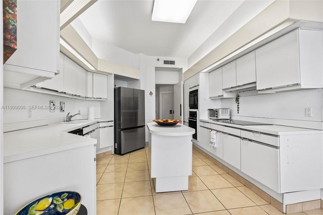 3802 NE 207th St 2704, Aventura, FL 33180