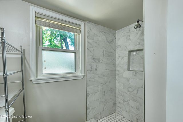 10006 Fern Creek Rd, Louisville, KY 40291